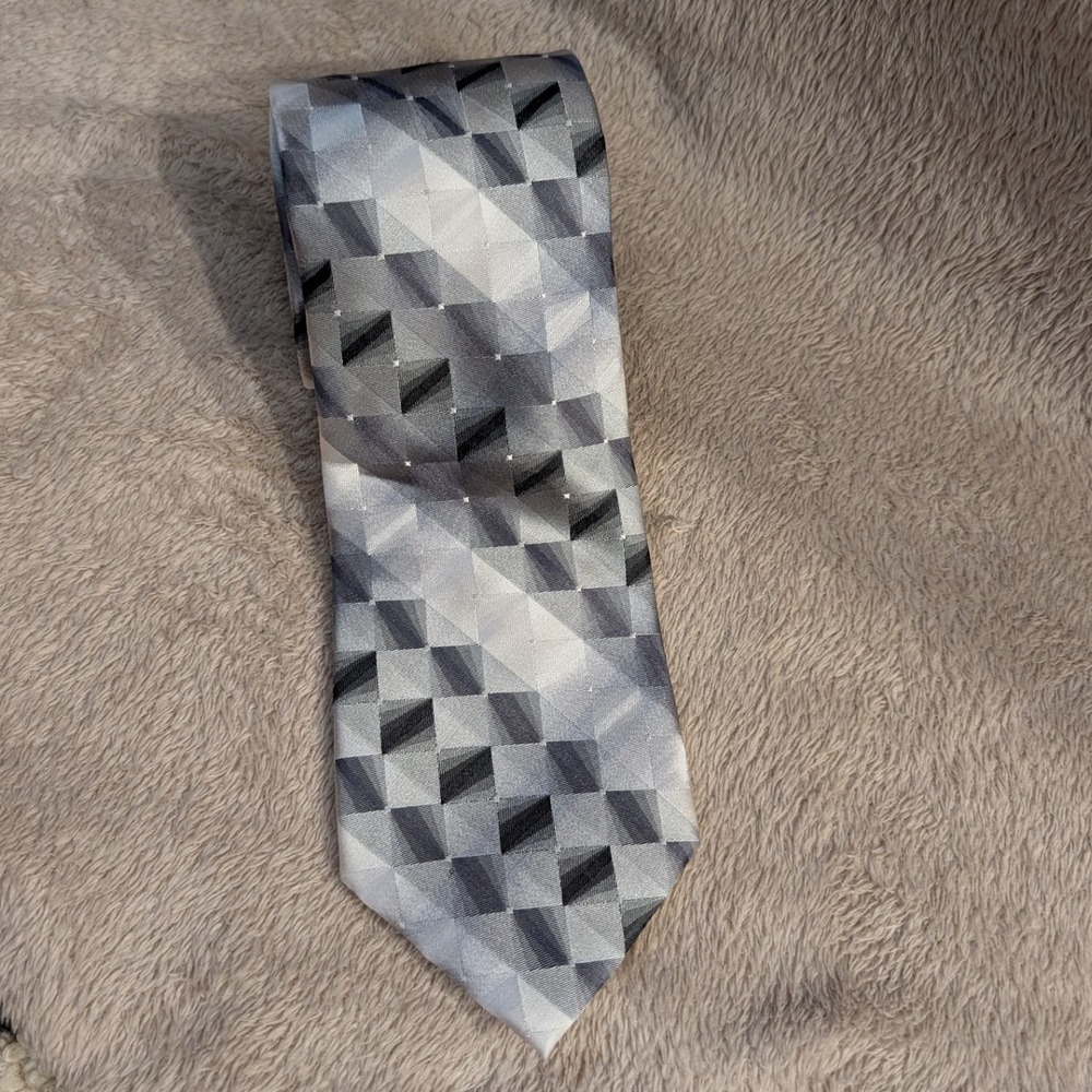 Van Heusen Necktie Geometric 100% Silk Grey Silver Black Modern Professional Tie
